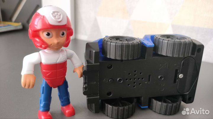 Райдер с машина из Щенячьего патруля