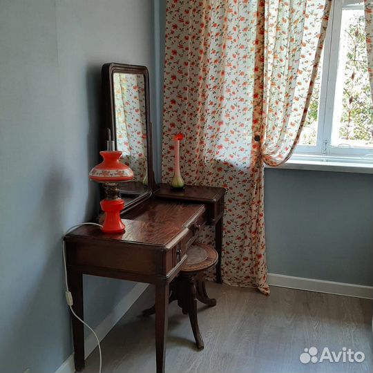 Туалетный столик с зеркалом бу