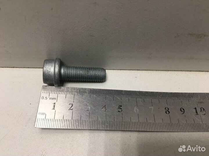 Болт скобы суппорта 122B145