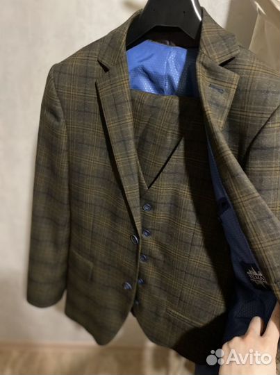Мужской костюм тройка 46-48