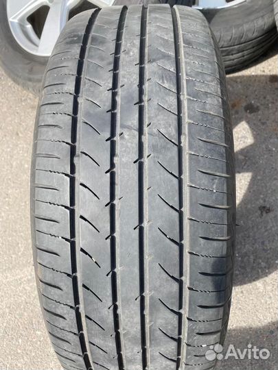 Toyo NanoEnergy 3 215/60 R16