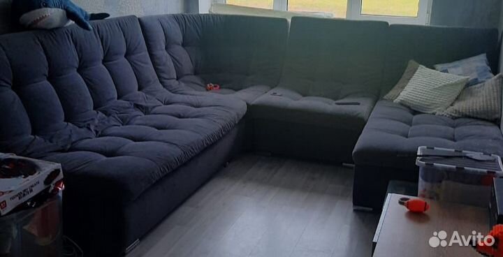Большой угловой диван