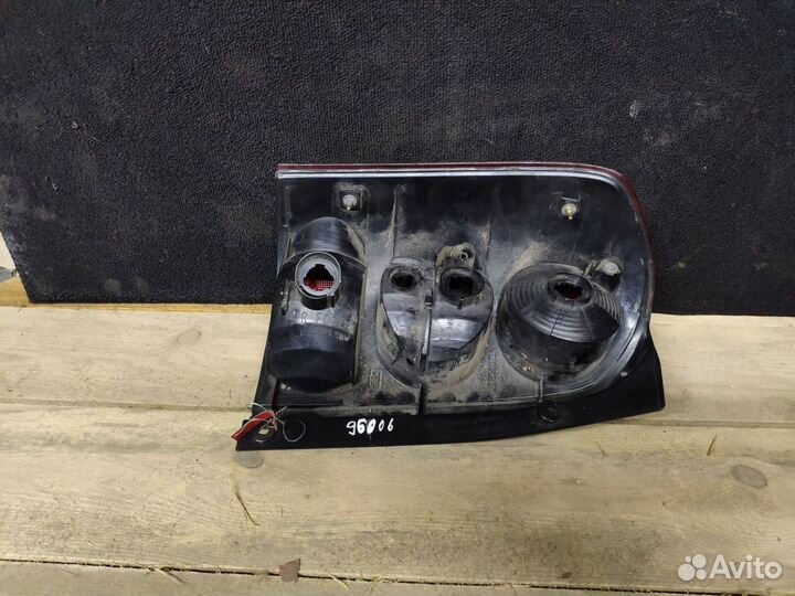 Фонарь задний правый Mazda MPV 2