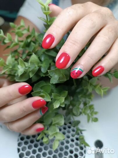 Маникюр с покрытием, педикюр и наращивание ногтей