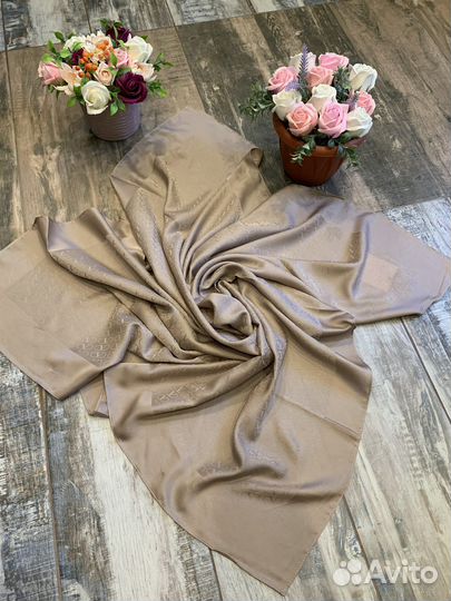 Воздушный шелковый платок Valentino темно-бежевый