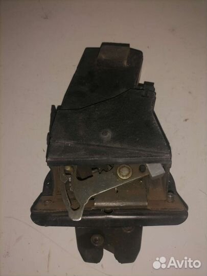 Замок крышки багажника Volvo 850