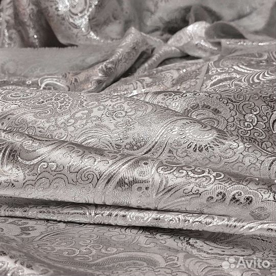 Ткань Жаккард с люрексом. 9,5м. Белый. Пейсли