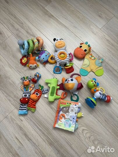 Игрушки погремушки Fisher price Chicco