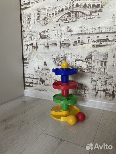 Пирамидка горка с шариками