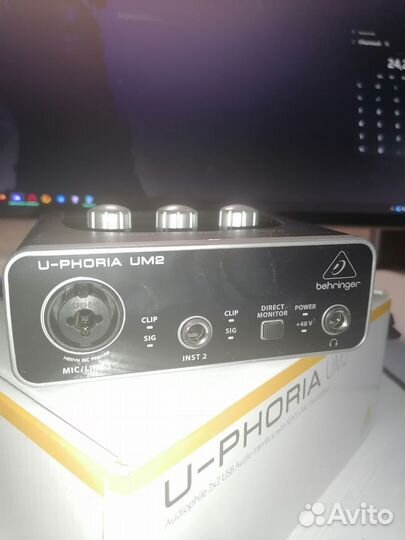 Звуковая карта behringer um2