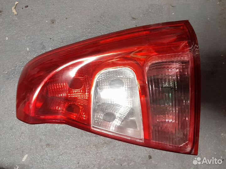 Задний задний правый Логан