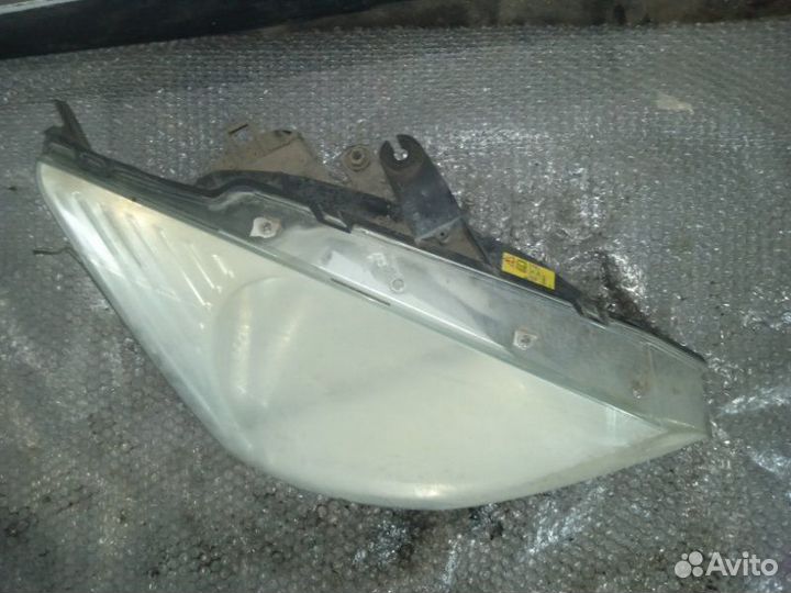 Фара передняя правая Ford Focus 1 универсал 1.8