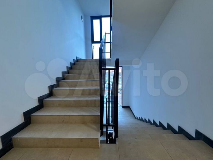 2-к. квартира, 57,5 м², 1/9 эт.