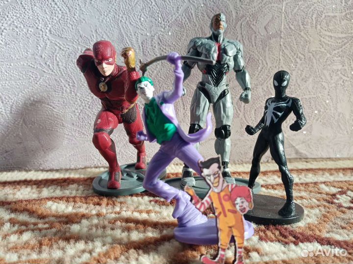 Фигурки DC и Marvel