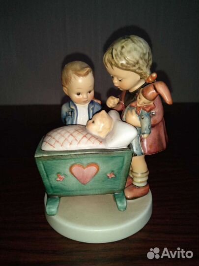 Статуэтка фарфор