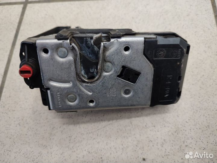 Замок задней правой двери на Opel Astra H Zafira B