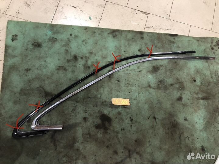 Молдинг двери передней левой Jeep wk2