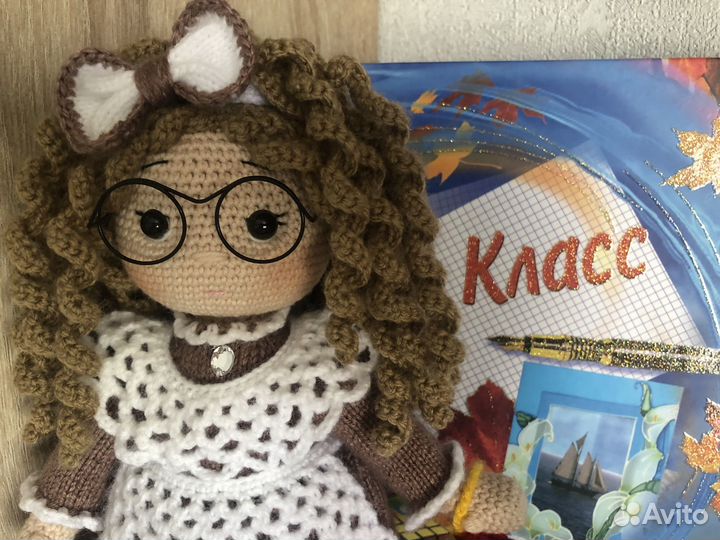 Вязаная кукла ручной работы
