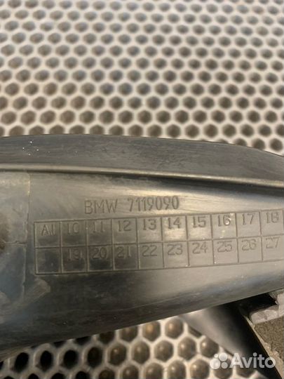 Уплотнительная резинка боковой двери передняя