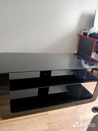 Стеклянная тумба под тв