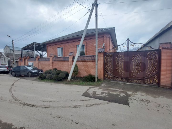 Дом 202 м² на участке 8 сот.