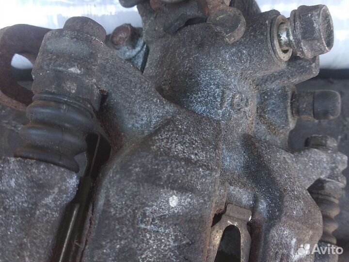 Суппорт задний правый Honda Jazz 2