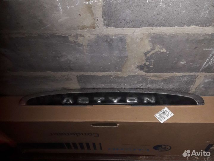 Накладка двери багажника сан ёнг нью актион