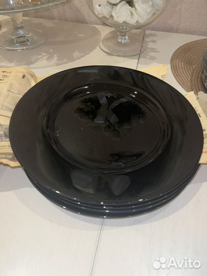 Черный набор тарелок