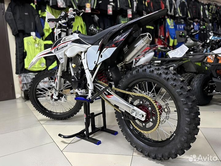 Мотоцикл FXMoto CB 300F