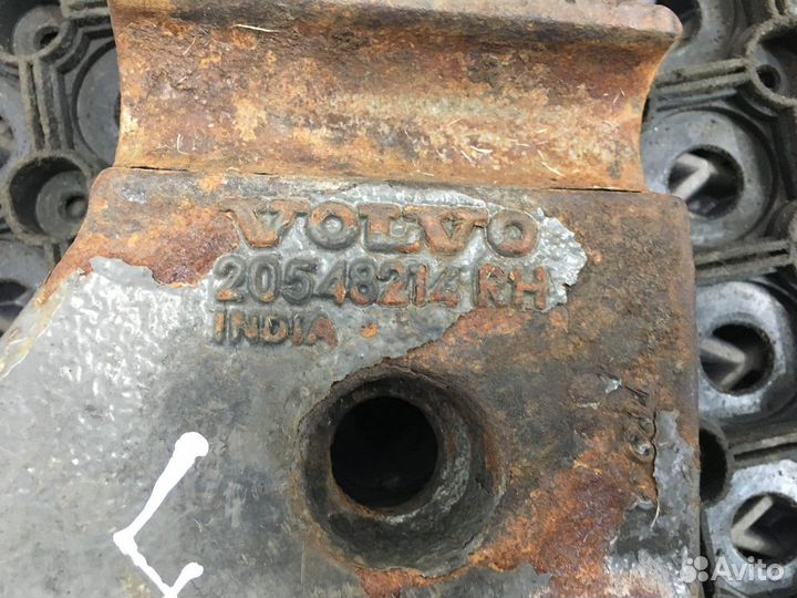 Опора переднего амортизатора нижняя правая