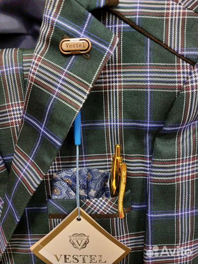 Школьный костюм зеленый в клетку новый