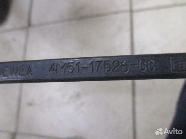 Поводок стеклоочистителя передний правый Ford Focu