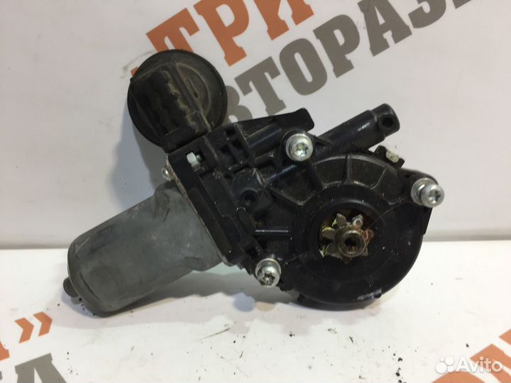 Тойота Моторчик стеклоподъемника задний левый Лев