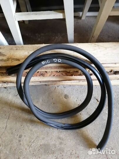 Уплотнитель проема двери передней правой Kia Rio 3