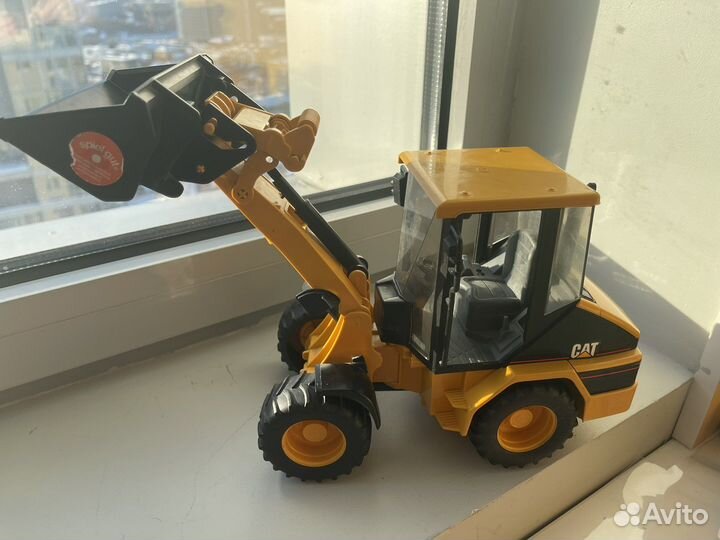 Погрузчик трактор Bruder