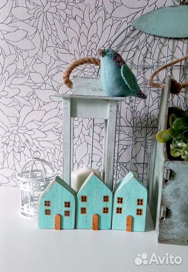 Ящик деревянный, фонарь-подсвечник, домики