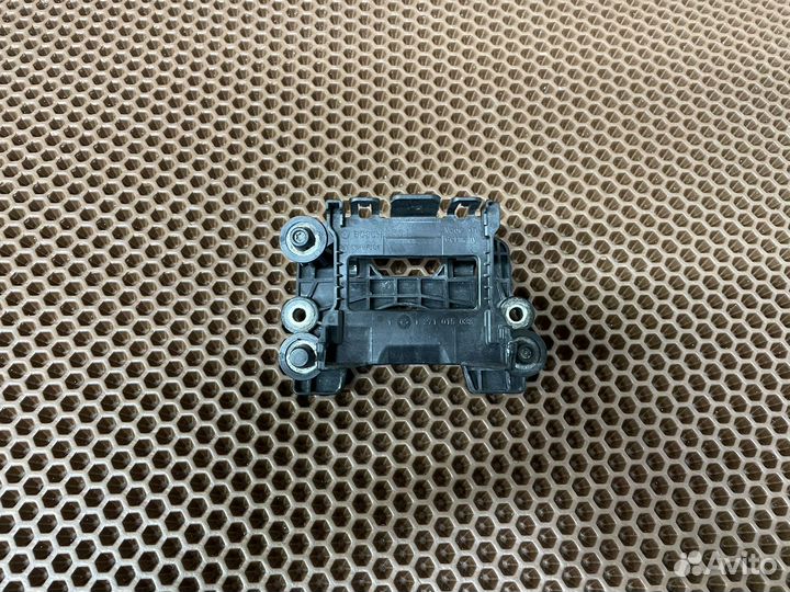 Кронштейн крепления радарного датчика VW Passat B8