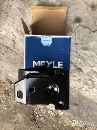 Подушка (опора) двигателя задняя правая