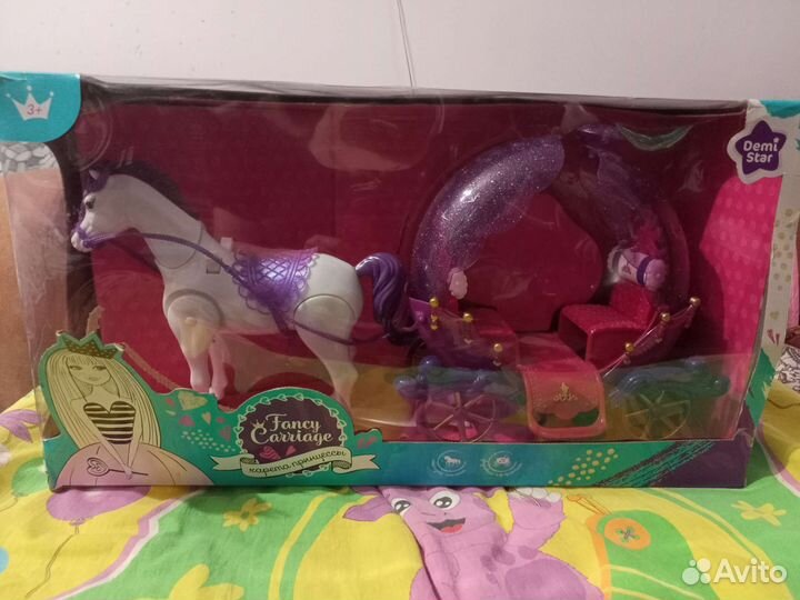 Карета с лошадью