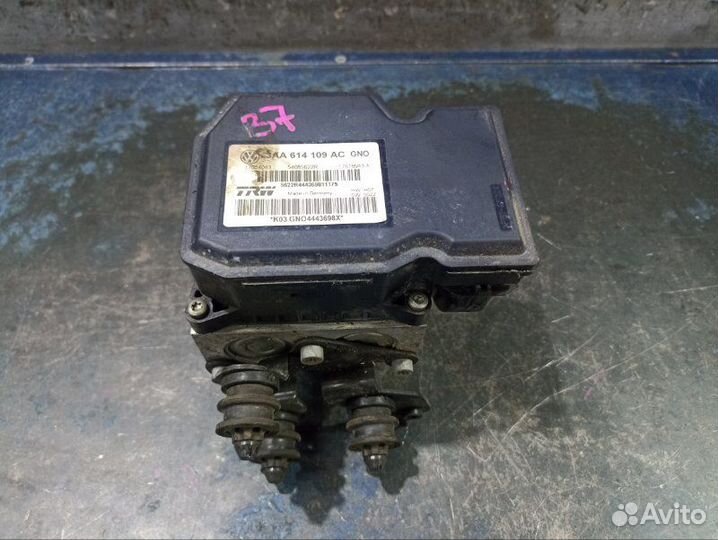 Блок ABS Volkswagen Passat B7