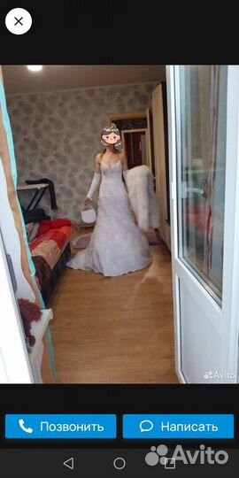 Свадебное платье со шлейфом 42