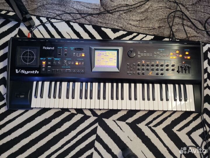 Синтезатор Roland V-Synth