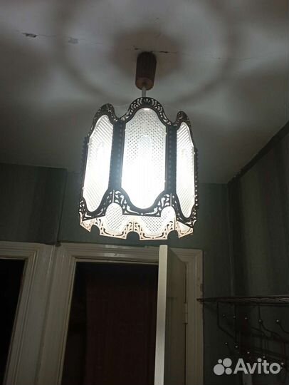 Люстра потолочная, пластик