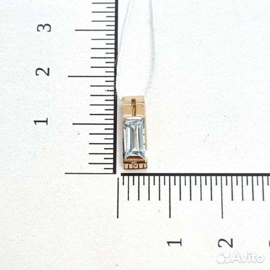 Золотая подвеска с камнем