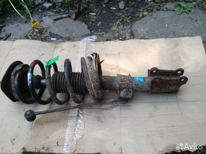 Стойка амортизатора передняя правая Volvo Xc 90