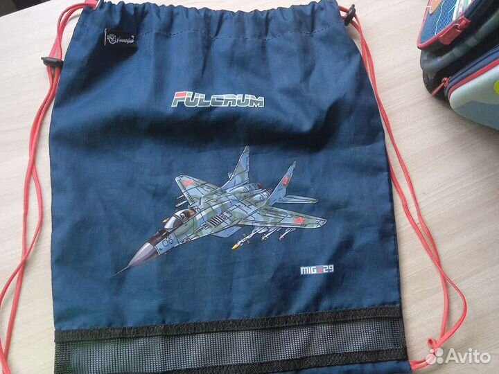 Рюкзак школьный hummingbird для 1-4 класса