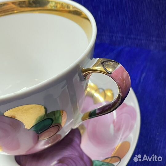 Фарфоровая чашка С блюдцем агашки букет роз золото