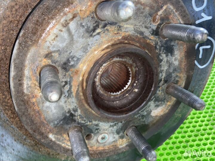 Ступица передняя левая Chevrolet Tahoe GMT900