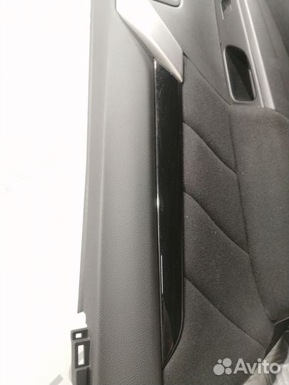 Обшивка двери задней левой Mitsubishi Pajero Sport