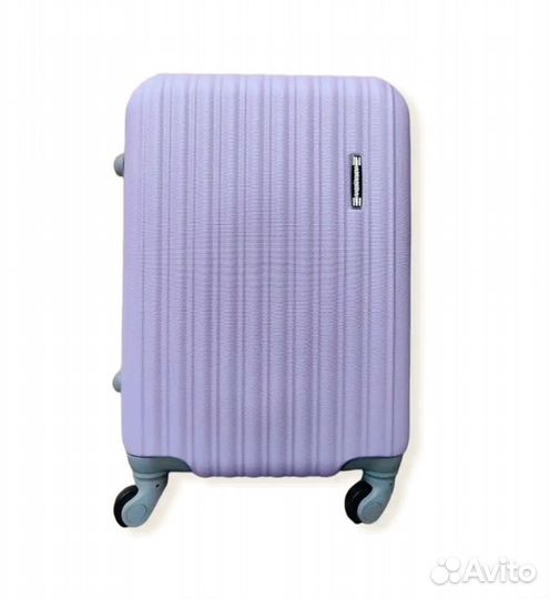 Чемодан на колесах средний размер новый